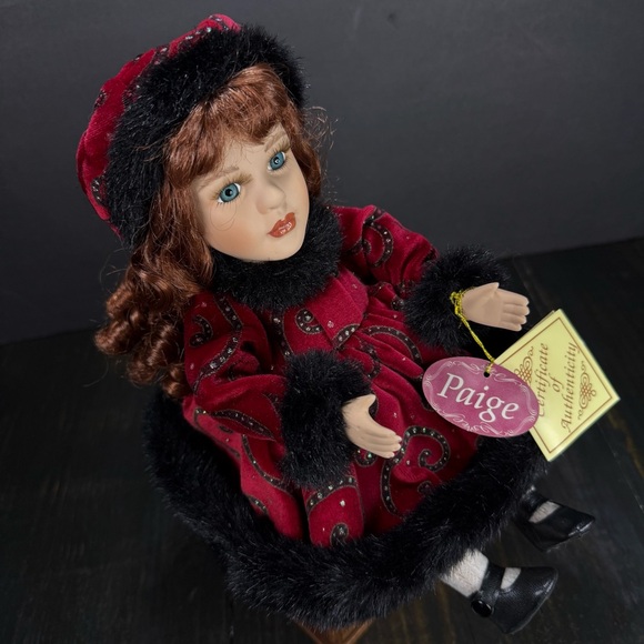 Collectors Choice PAIGE Windup Musical Porcelain Doll DanDee - Picture 4 of 16